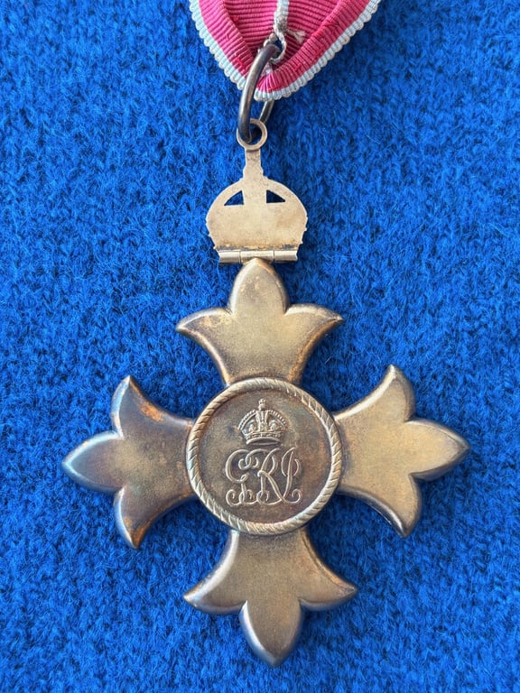 EXTREMELY RARE CASED CBE MEDAL, CASE IS TO THE LATE KING GEORGE VI ISSUE. ADDITIONAL PHOTOS