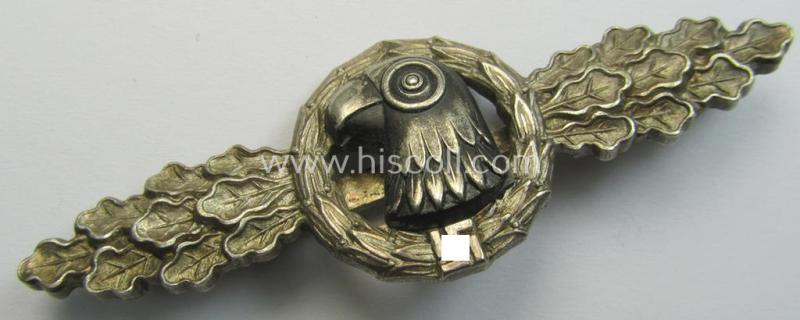 Stunning - and truly detailed! - 'Buntmetall'-based- (albeit non-maker-marked) specimen of a WH (Luftwaffe) 'Frontflugspange für Aufklärer in Silber' that comes stored in its early-war-pattern etui as issued and/or stored for decades