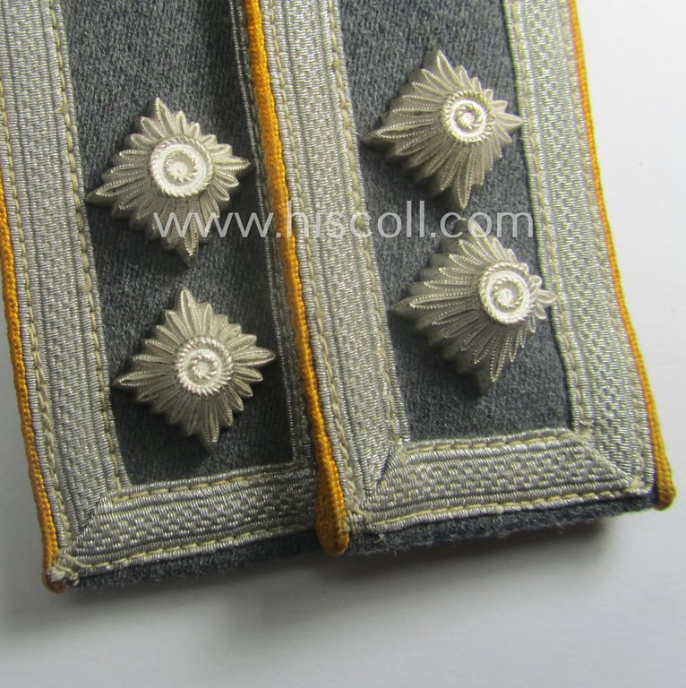 Neat - and/or fully matching! - pair of WH (Luftwaffe) 'privately-purchased' NCO-type shoulderstraps as piped in the golden-yellow branchcolour as was intended for an: 'Oberfeldwebel der Flieger- o. Fallschirmjäger-Trpn.'