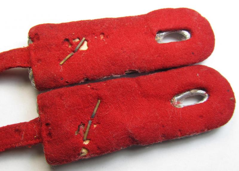 Attractive - and/or fully matching! - pair of WH (Luftwaffe) officers'-type, dual- (ie. bright-red/darker-blue-) piped shoulderboards as was specifically intended for an: 'Oberleutnant der Reserve der Flak-Artillerie-Truppen'