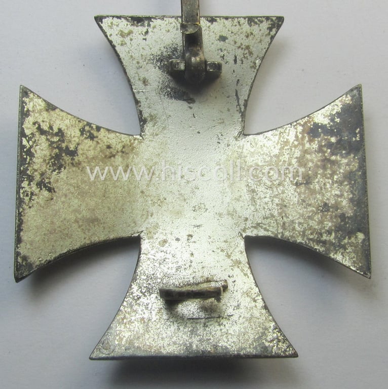 Superb, WWI-period 'Eisernes Kreuz 1. Klasse' being a truly converse-shaped example that is void of a makers'-designation but that is unmistakenly produced by the (scarcely seen!) maker: 'Petz & Lorenz'