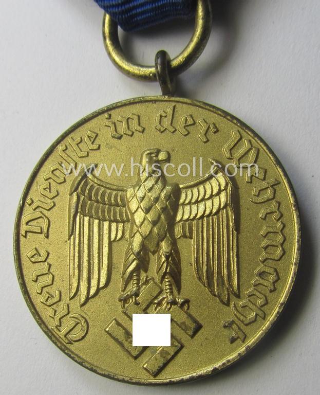 WH (Heeres o. KM) bright golden-toned 'WH-DA der 3. Klasse für 12 Jahre Dienstzeit' that comes mounted onto its accompanying ribbon (ie. 'Bandabschnitt') having a golden-toned eagle-device attached
