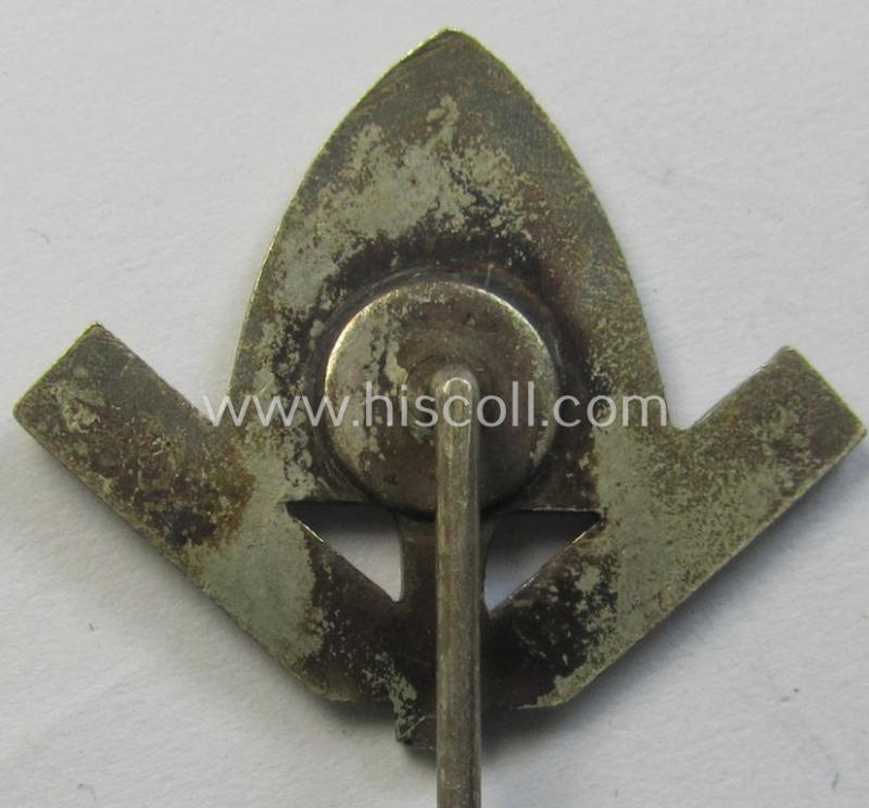 Neatly enamelled, 'RAD/M' (ie. 'Reichsarbeitsdienst für Männer' or: German Labour Service for men) so-called: civil badge (or: 'Zivilabzeichen') being of the larger-sized pattern that comes mounted onto its long-sized pin