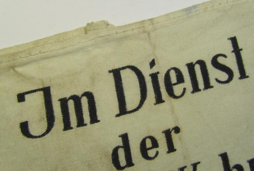 Linnen-based- and/or neatly 'printed', white-coloured armband (ie. 'Armbinde') entitled: 'Im Dienst der Deutschen Wehrmacht', as was intended for (civilian) staff-members of the German armed forces ie. 'Deutsche Wehrmacht'