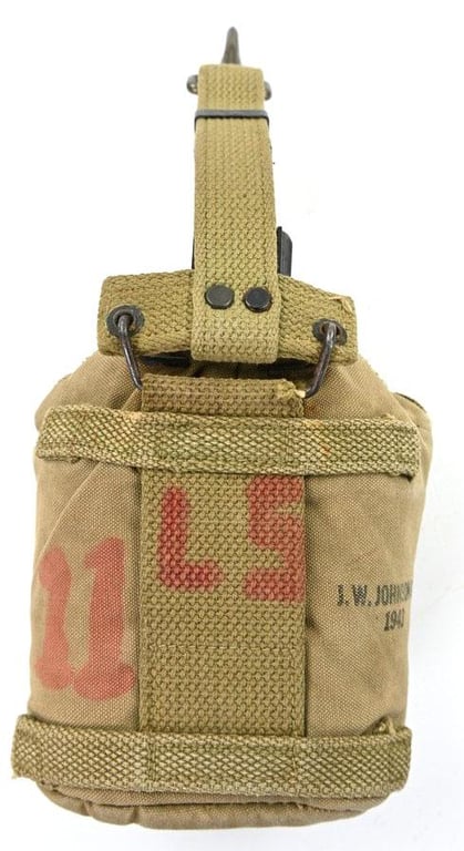 US M-1941 Cavalry/Paratrooper Canteen with extension strap