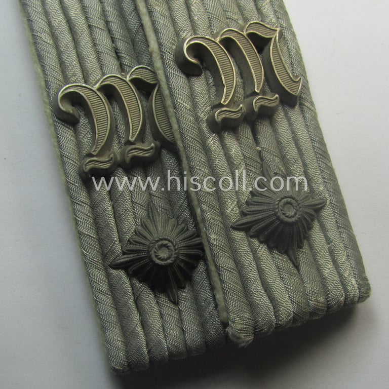 Pair of WH (Heeres) officers'-type shoulderboards as was intended for - and clearly worn by! - an: 'Oberleutnant eines Maschinengewehr-Abtlgs.'