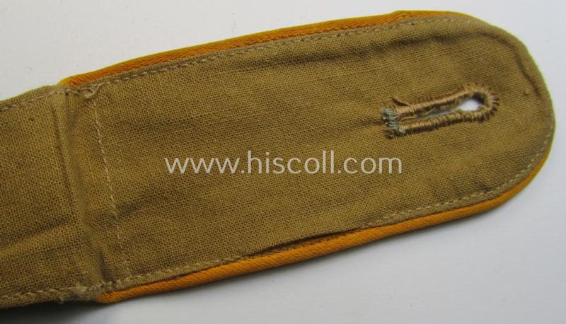 Single, WH (Luftwaffe) tropical-issued, EM-type-shoulderstrap as executed in beige-coloured linnen (as was specifically intended for usage on the tropical-shirts ie. tunics) as was intended for a: 'Soldat der Flieger- o. Fallschirmjäger-Truppen'
