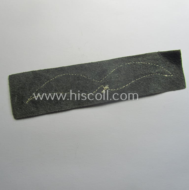 Single, WH (Luftwaffe) black-coloured- (and/or unusually leather-based!) NCO-type rank-patch (aka 'moustache'), as was intended for usage by a non-commissioned officer with the rank of: 'Unteroffizier'