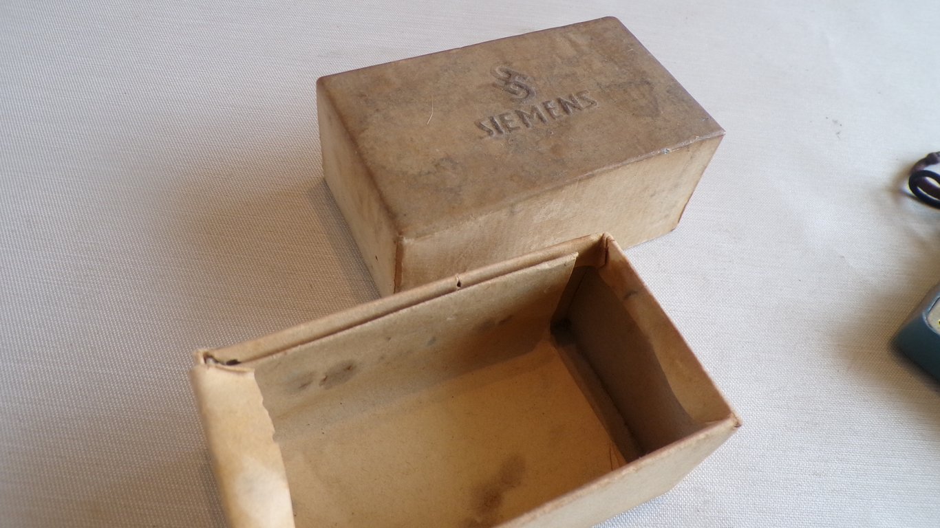 Mint Cased Period Siemens Razor Blade Sharpener