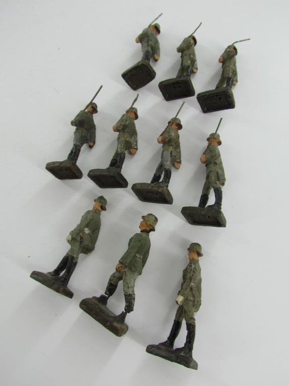 Grouping of 10x Lineol German Toy Soldiers