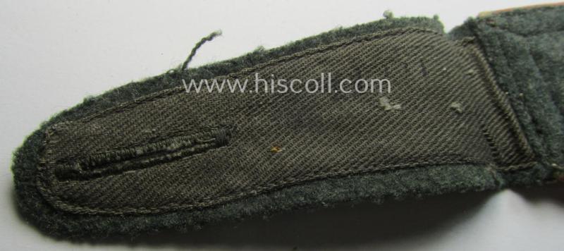 Single, WH (Heeres) 'M40 o. M43'-pattern, NCO-type shoulderstrap: 'O.Fwbl. eines Pz- o. Panzerjäger-Abtlgs. o. Rgts.'