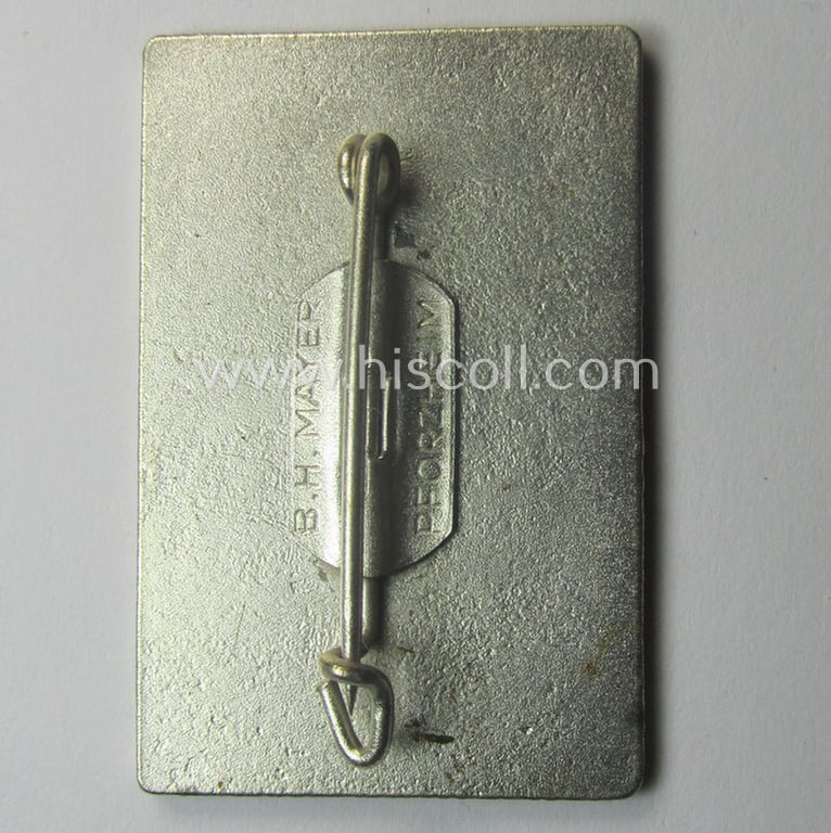 Semi-enamelled- and bright-silver-toned, 'N.S.R.L.'-related day-badge (ie. 'tinnie' or: 'Veranstaltungsabzeichen') as was issued to commemorate participation within the: 'Deutsche u. Wehrmacht Ski-meisterschaften 1938'