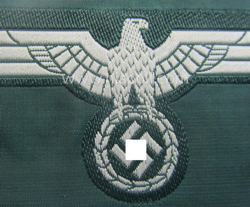WH (Heeres) early- (ie. pre-war-) period- and/or greyish-coloured breast-eagle of the: 'M36'- (ie. 'M40'-) pattern as was executed in the 'BeVo'-weave pattern on a darker-green-coloured background