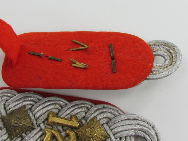 Luftwaffe 'Oberst des Artillerie-Regiments 12' Shoulder Boards