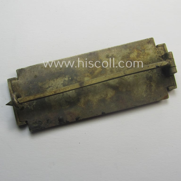 Attractive - early TR-period and actually quite rarely encountered! - silver-toned, so-called: 'Baden, Ehrenzeichen für 25-jährige Dienstleistung bei der Freiwilligen Feuerwehr (des 3. Modell)' that comes as recently found