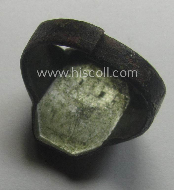 WH (LW, Heeres, RAD etc.) related, metal-based so-called: 'souvenir'-ring depicting the engraved outline of the: 'Westwall'-fortification coupled with the text: 'Westwall'