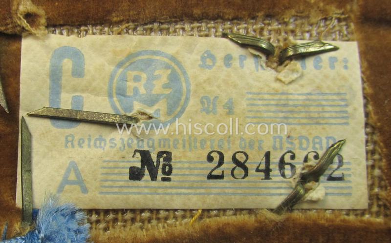 Attractive - albeit single! - N.S.D.A.P.-type collar-patch (ie. 'Kragenspiegel für pol. Leiter') being a piece as intended for usage by an: 'N.S.D.A.P.-Oberbereitschaftsleiter' at 'Orts'-level and that comes in a moderately used ie. worn-, cond...