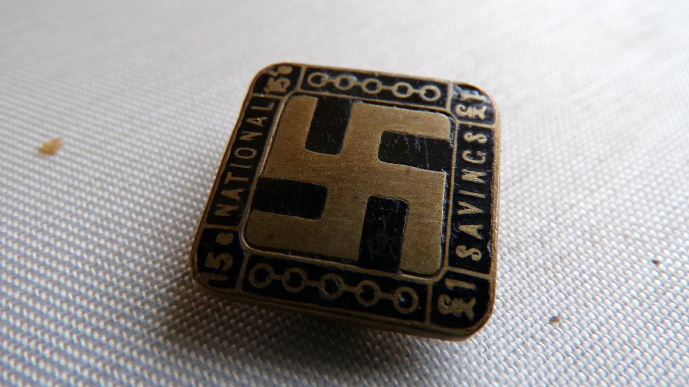 WWI British National War Savings Committee Badge