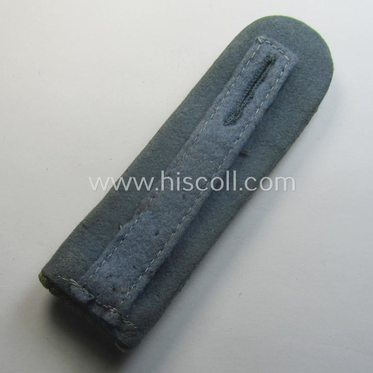 Single, WH (Heeres) 'cyphered', officers'-type shoulderboard: 'Hauptmann eines Nachschub-Abtlgs.'