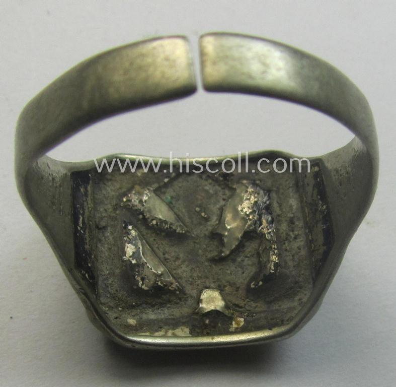 Attractive, WH (Luftwaffe) related (I deem) genuine silver-metal-based so-called: 'souvenir'-ring depicting a (down-tailed!): 'Reichsadler'-device