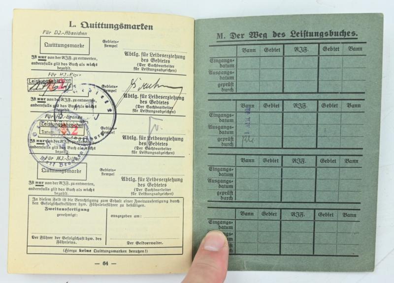 German Hitler Youth Leistungsbuch with insignia