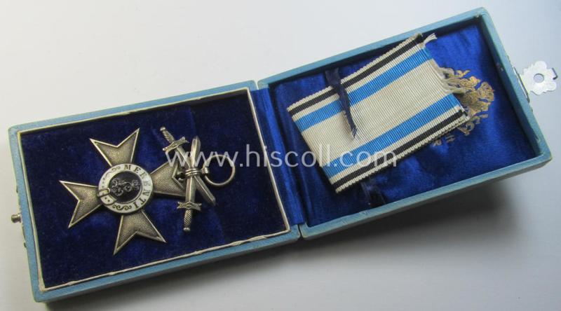 Superb, (pre)WWI-period: 'Bayern Militär-Verdienstkreuz 2. Klasse mit Schwertern' being a nicely preserved example that came stored in its luxuriously styled, light-blue-coloured etui (marked: 'Hofkunstanstalt Jacob Leser - Straubing')