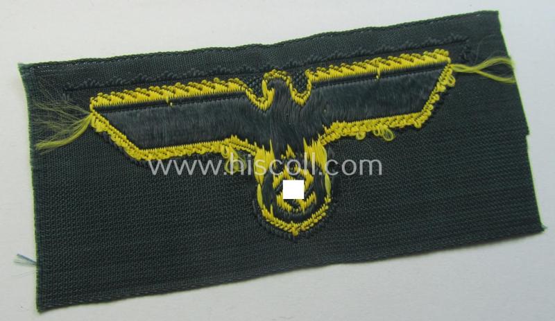 WH (Kriegsmarine o. Küsten-Artillerie) 'BeVo'-weave pattern side-cap-eagle onto a darker-green-coloured background