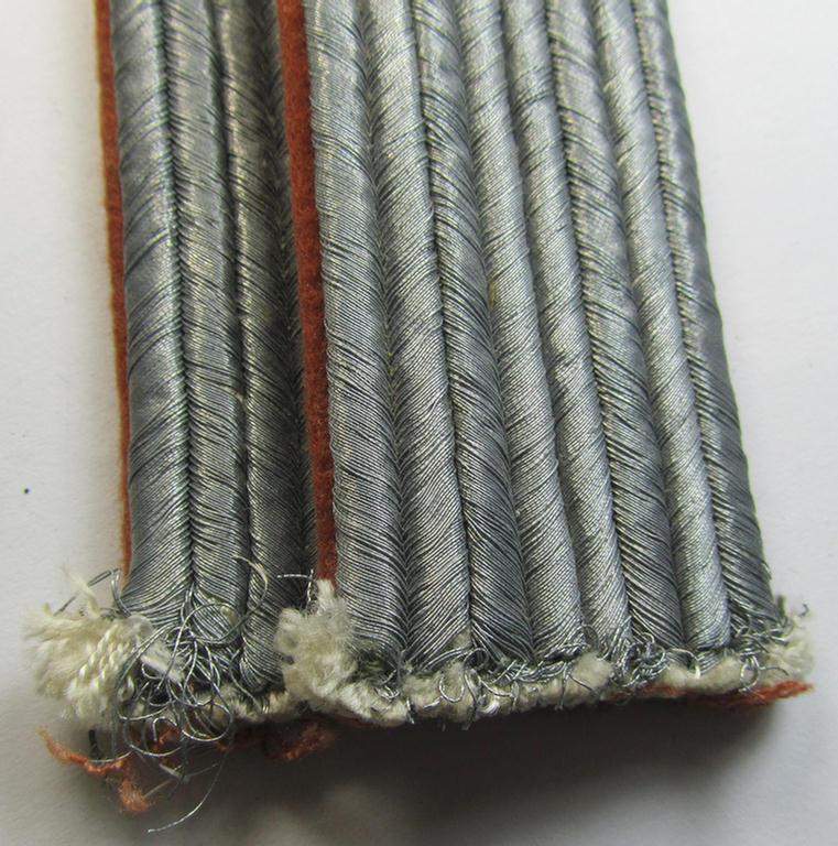Attractive - and fully matching! - pair of WH (Luftwaffe) officers'-type shoulderboards as was specifically intended for usage by a: 'Leutnant u. Mitglied der LW-Nachrichten-Truppen'