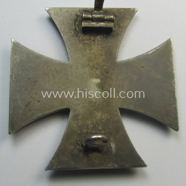 'Eisernes Kreuz 1. Klasse' (or: Iron Cross 1st class) being a typical non-maker-marked example that was (I deem) produced by the desirable 'Hersteller' named: 'Klein & Quenzer A.G.'