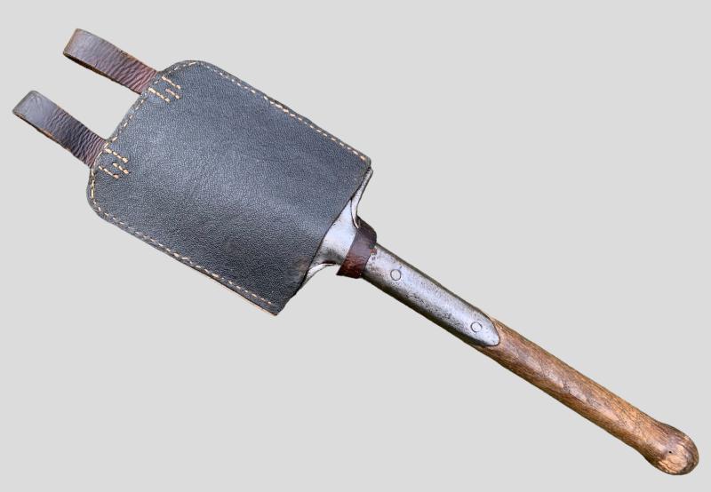 German Late-War Entrenching Tool and Carrying Case