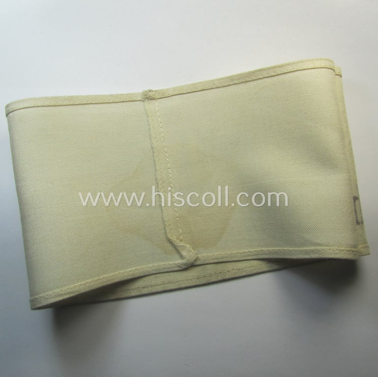 Linnen-based- and/or neatly printed, white-coloured armband (ie. 'Armbinde') entitled: 'Im Dienst der Deutsche Wehrmacht' as was intended for (civilian) staff-members serving within the German armed forces ie. 'Deutsche Wehrmacht'