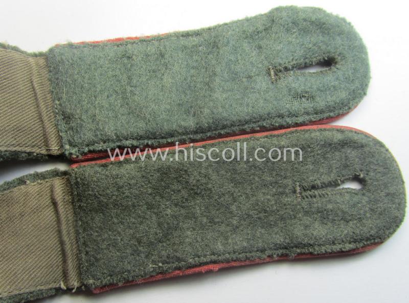 Pair of WH (Heeres) EM-type shoulderstraps: 'Soldat eines Panzer o. Panzerjäger-Abts.'
