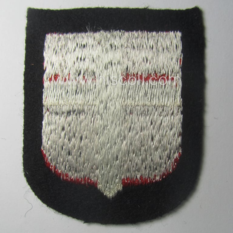 Stunning - and rarely encountered! - Waffen-SS, Danish 'volunteer'-armshield as was intended for usage by soldiers of (amongst others) the: '6. Gebirgs-Division der SS' (“Nord”) and that comes in a 'virtually mint- ie. unissued'-, condition