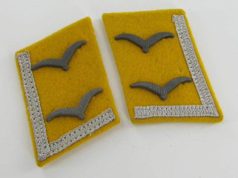 Luftwaffe collar tabs for a Unterfeldwebel