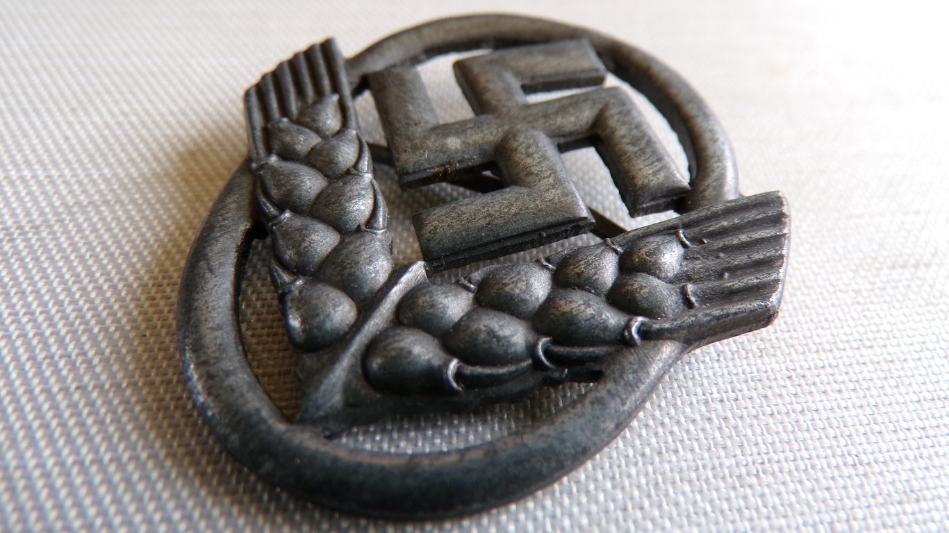 RADwJ Tradition Cap Badge