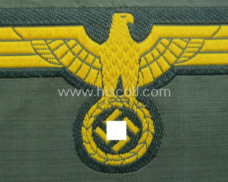 WH (Kriegsmarine) ie. 'Küsten-Art.'-related breast-eagle (ie. 'Brustadler für Mannschaften u. Uffz. der Küsten-Artillerie-Truppen') being a 'standard-pattern-example as executed in the 'BeVo'-weave-pattern on a field-grey-coloured background