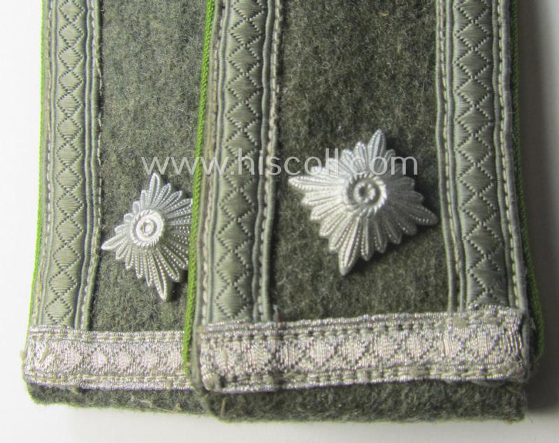 Pair of WH (Heeres) NCO-type shoulderstraps: 'Feldwebel der Panzergrenadier-Truppen'