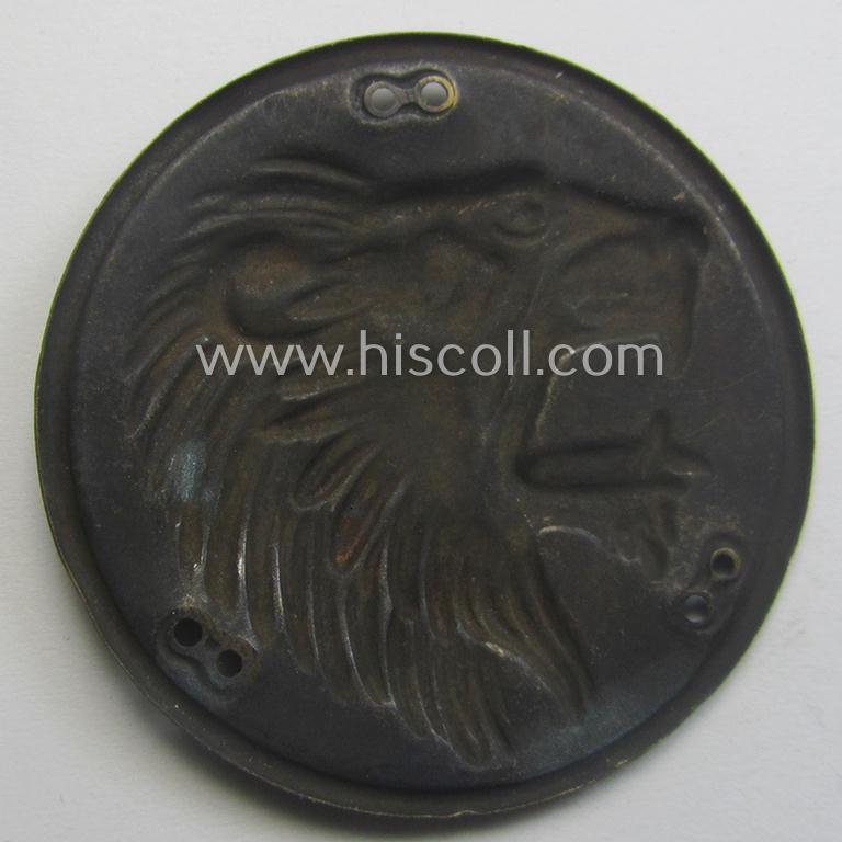 'Freikorps'- (ie. 'Ritter von Epp'-) related sleeve-diamond device (ie.: 'Auflage für den Ärmelraute') showing a detailed illustration of a: 'Löwenkopf'