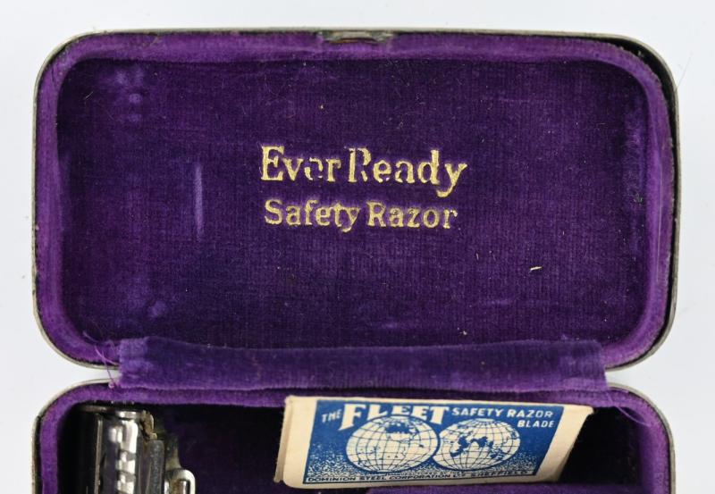 British WW2 Safety Razor Set