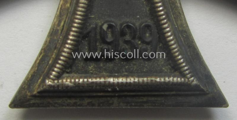 'EK II. Klasse' (or: iron cross 2nd class) being a 'variant'- and/or non-maker-marked specimen of the: 'runder Drei'- (ie. rounded-three-) pattern