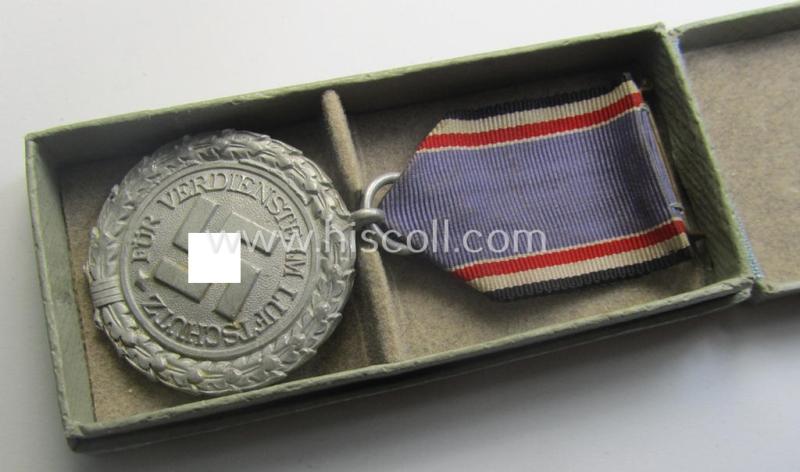 Light-weight (ie. typical aluminium-based) medal as was intended for air-raid wardens 2nd. class (or: 'Luftschutz-Ehrenzeichen 2. Stufe') that comes stored in its period, dove-grey-coloured etui