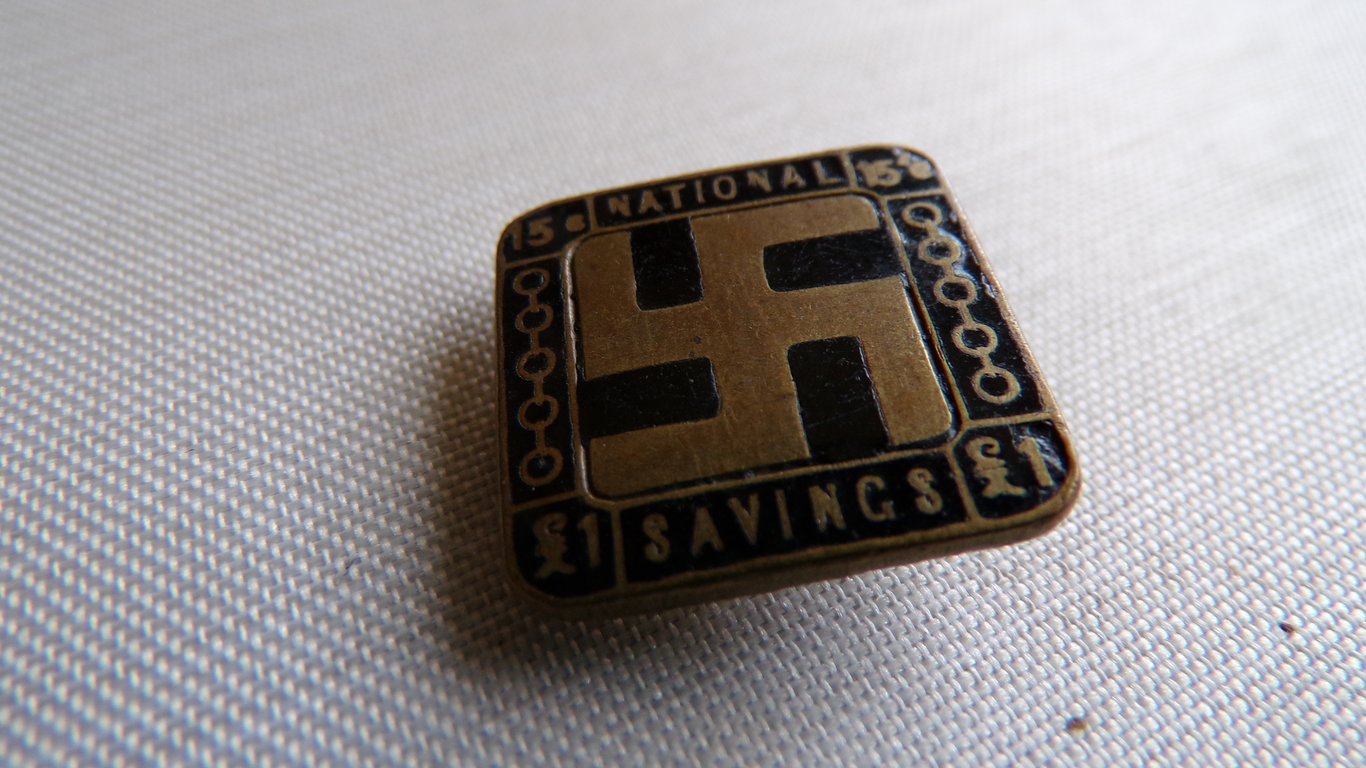 WWI British National War Savings Committee Badge