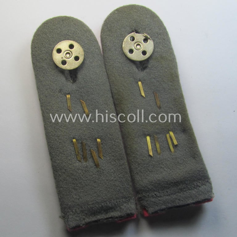 Superb - and fully matching! - pair of WH (Heeres) neatly 'cyphered', officers'-type shoulderboards as (dual)piped in the pink-coloured branchcolour as was intended for a: 'Leutnant der Res. des Pz-Jäger-Rgts. 47'