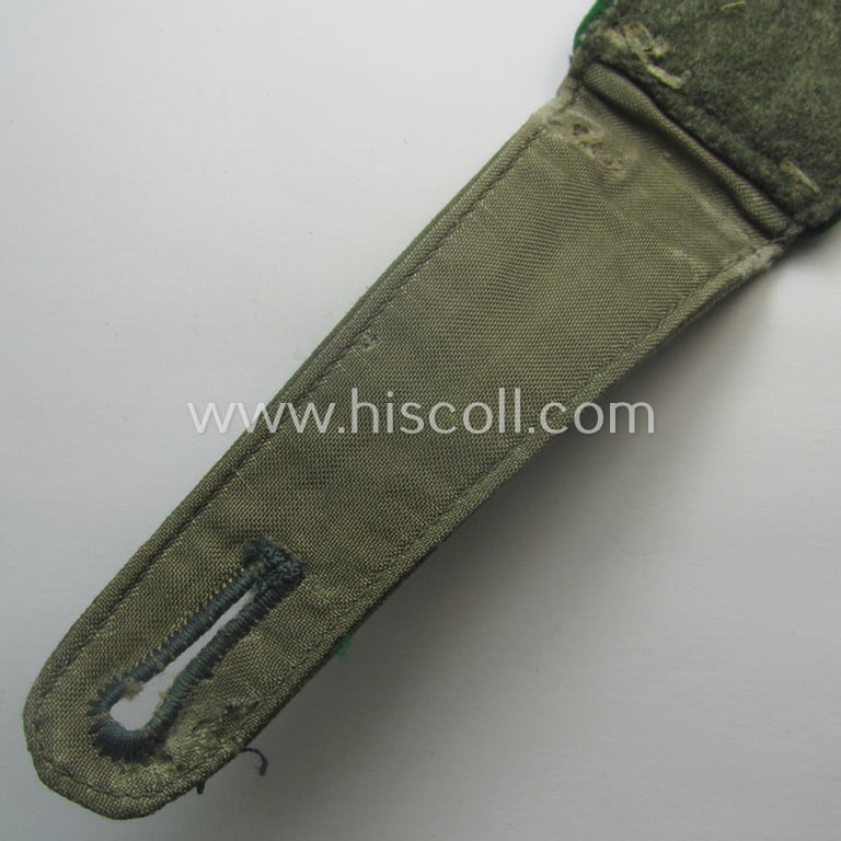 Single, WH (Heeres) EM-type (ie. 'M40- o. M43'-pattern-) so-called: 'summer-type'-shoulderstrap (being of the model as was specifically intended for usage on the 'Windjacke') as was intended for a: 'Soldat eines  Gebirgsjäger-Rgts.'