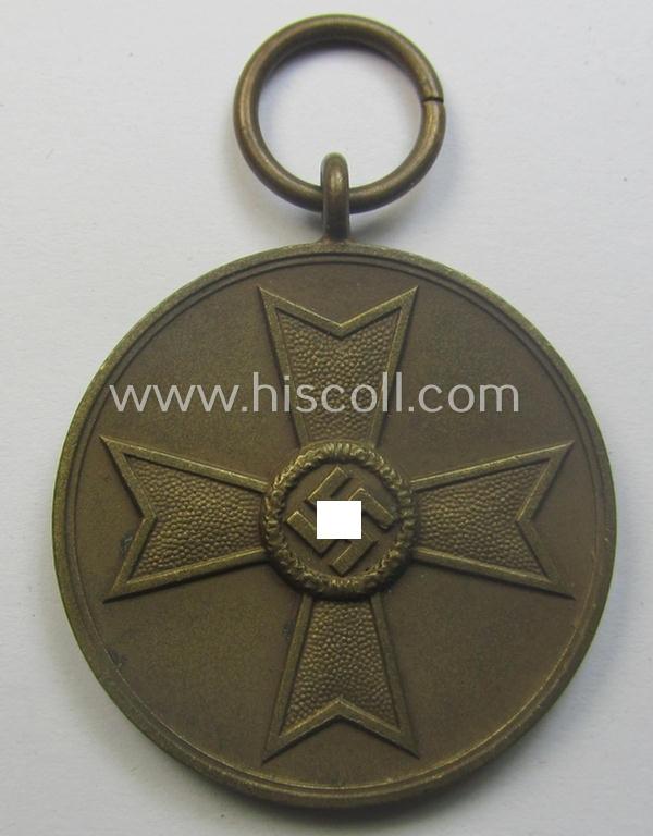 'Kriegsverdienstmedaille 1939' being a non-maker-marked- (and/or: typical 'Buntmetall'-based) specimen that came together with its full-length (and orange-red-coloured!) ribbon (ie. 'Bandabschnitt')