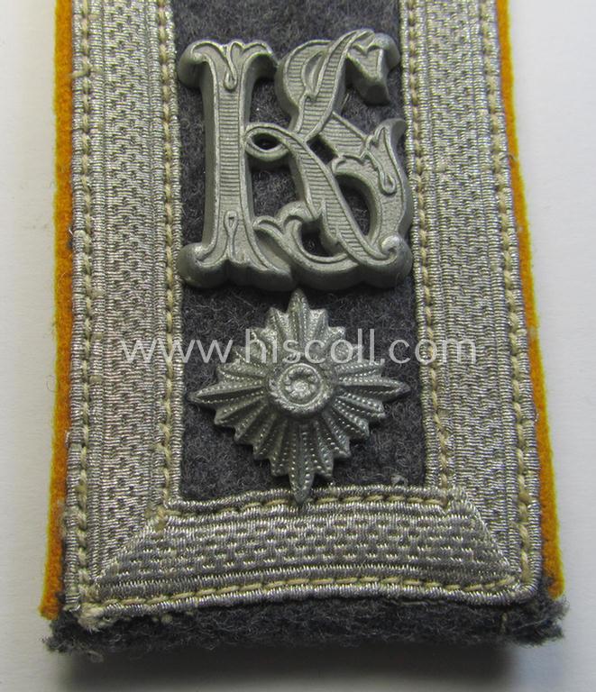 Attractive - albeit regrettably single but still scarcely seen! - WH (Luftwaffe) neatly 'cyphered', NCO-type shoulderstrap as was intended for a: 'Feldwebel der Flieger o. Fallschirmtruppen u. Mitglied einer LW-Kriegsschule'