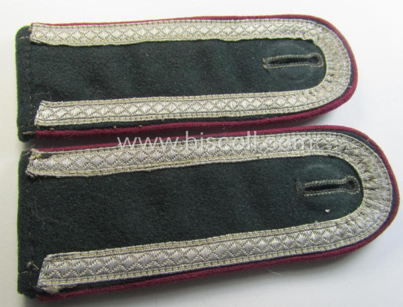 Superb - and fully matching! - pair of pre- (ie. early-) war-period so-called: 'M36 o. M40'-pattern, WH (Heeres) NCO-type shoulderstraps as piped in the 'bordeaux'-coloured branchcolour as intended for an: 'Uffz. eines (Nebel)Werfer-Rgts. o. Abt...