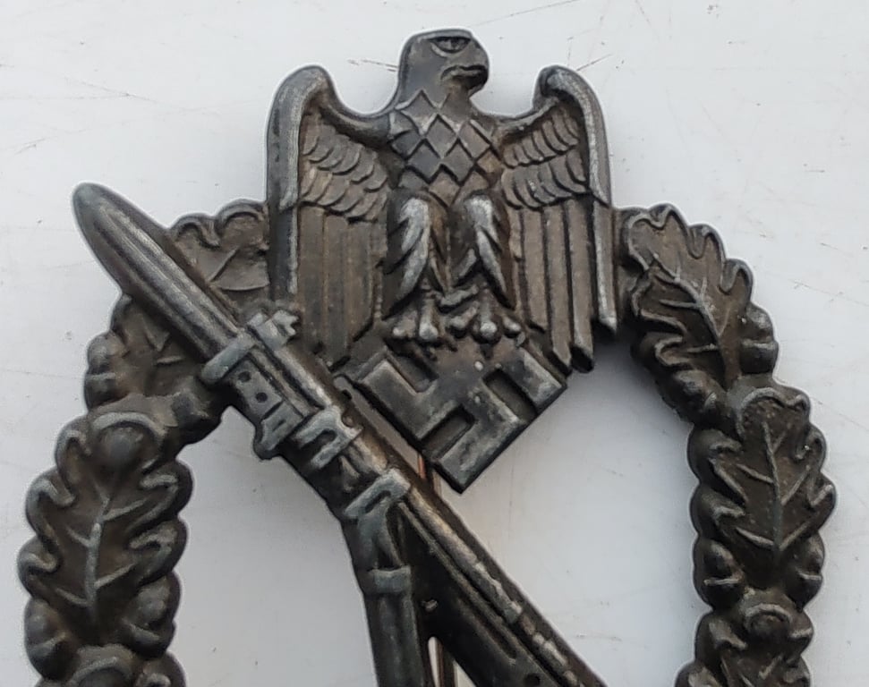 'Infanterie Sturmabzeichen in Bronze' being a maker marked 'JFS' -'Josef Feix u. Söhne'
