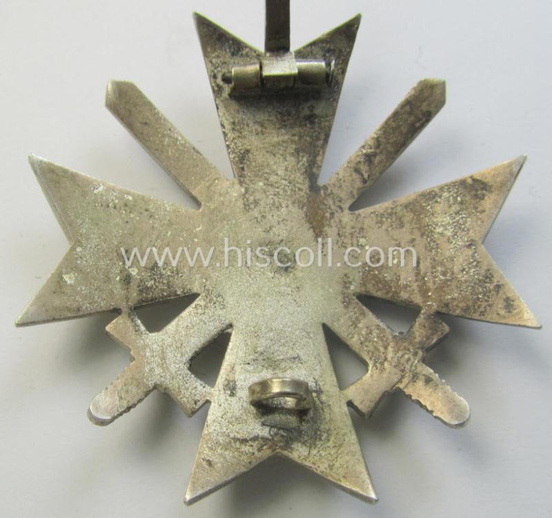 Truly vaulted, 'Kriegsverdienstkreuz 1. Klasse mit Schwertern' as executed in typical, silverish-coloured metal (ie. 'Buntmetall') being a clearly maker- (ie. '1'-) marked specimen by the desirable maker: 'Deschler & Sohn'