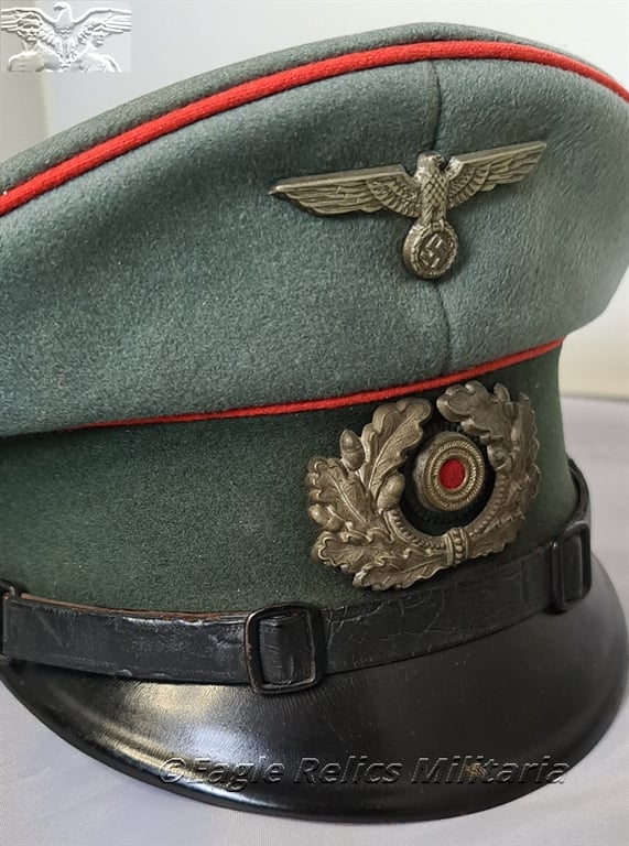 Early Army Artillery OR/NCO visor cap by Peküro with unit Stamp ‘Schirmmütze’